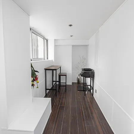 Lucienne فالوريس