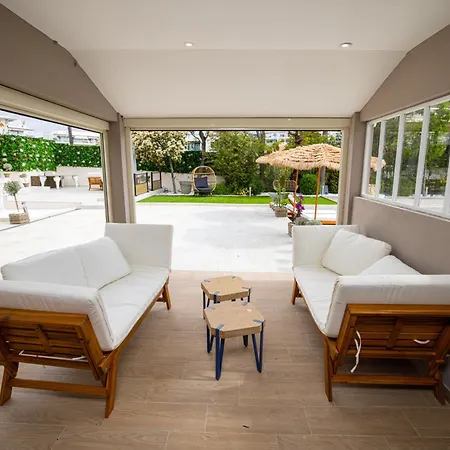 فيلة Lucienne فالوريس