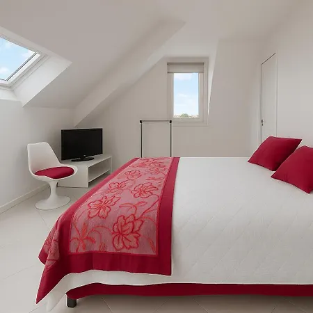 فيلة Lucienne فالوريس